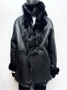 {{productViewItem.photos[photoViewList.activeNavIndex].Alt || productViewItem.photos[photoViewList.activeNavIndex].Description || 'Шуба THE ROW Двухсторонняя'}}