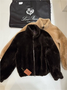 {{productViewItem.photos[photoViewList.activeNavIndex].Alt || productViewItem.photos[photoViewList.activeNavIndex].Description || 'Шуба LORO PIANA'}}