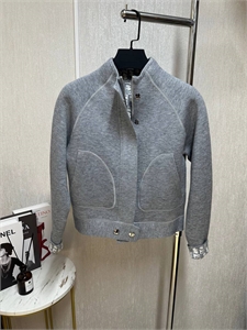 {{productViewItem.photos[photoViewList.activeNavIndex].Alt || productViewItem.photos[photoViewList.activeNavIndex].Description || 'Жакет DIOR'}}