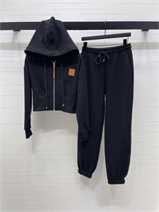 {{productViewItem.photos[photoViewList.activeNavIndex].Alt || productViewItem.photos[photoViewList.activeNavIndex].Description || 'Костюм LOEWE'}}