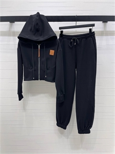 {{productViewItem.photos[photoViewList.activeNavIndex].Alt || productViewItem.photos[photoViewList.activeNavIndex].Description || 'Костюм LOEWE'}}