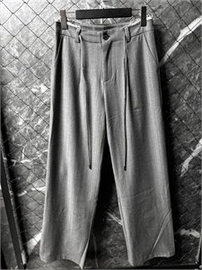 {{productViewItem.photos[photoViewList.activeNavIndex].Alt || productViewItem.photos[photoViewList.activeNavIndex].Description || 'Брюки MAISON MARGIELA'}}