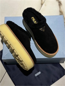 {{productViewItem.photos[photoViewList.activeNavIndex].Alt || productViewItem.photos[photoViewList.activeNavIndex].Description || 'Мюли PRADA'}}