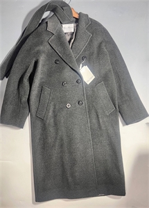 {{productViewItem.photos[photoViewList.activeNavIndex].Alt || productViewItem.photos[photoViewList.activeNavIndex].Description || 'Пальто MAX MARA'}}