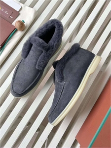 {{productViewItem.photos[photoViewList.activeNavIndex].Alt || productViewItem.photos[photoViewList.activeNavIndex].Description || 'Лоферы LORO PIANA'}}