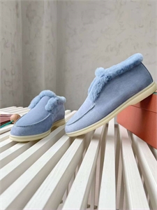 {{productViewItem.photos[photoViewList.activeNavIndex].Alt || productViewItem.photos[photoViewList.activeNavIndex].Description || 'Лоферы LORO PIANA'}}