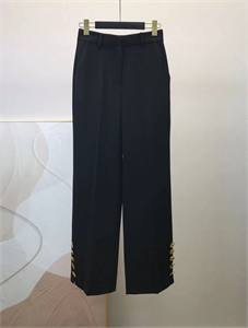 {{productViewItem.photos[photoViewList.activeNavIndex].Alt || productViewItem.photos[photoViewList.activeNavIndex].Description || 'Брюки Schiaparelli'}}