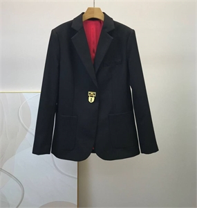 {{productViewItem.photos[photoViewList.activeNavIndex].Alt || productViewItem.photos[photoViewList.activeNavIndex].Description || 'Пиджак Schiaparelli'}}