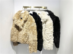 {{productViewItem.photos[photoViewList.activeNavIndex].Alt || productViewItem.photos[photoViewList.activeNavIndex].Description || 'Шуба FENDI'}}