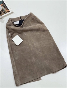 {{productViewItem.photos[photoViewList.activeNavIndex].Alt || productViewItem.photos[photoViewList.activeNavIndex].Description || 'Юбка THE ROW'}}