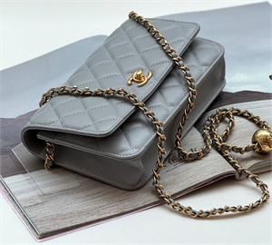 {{productViewItem.photos[photoViewList.activeNavIndex].Alt || productViewItem.photos[photoViewList.activeNavIndex].Description || 'Сумка CHANEL'}}