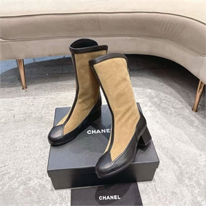 {{productViewItem.photos[photoViewList.activeNavIndex].Alt || productViewItem.photos[photoViewList.activeNavIndex].Description || 'Сапоги CHANEL'}}