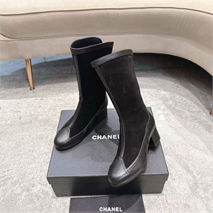 {{productViewItem.photos[photoViewList.activeNavIndex].Alt || productViewItem.photos[photoViewList.activeNavIndex].Description || 'Сапоги CHANEL'}}