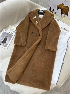 {{productViewItem.photos[photoViewList.activeNavIndex].Alt || productViewItem.photos[photoViewList.activeNavIndex].Description || 'Пальто Max Mara'}}