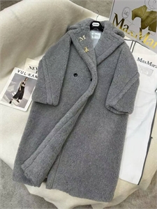 {{productViewItem.photos[photoViewList.activeNavIndex].Alt || productViewItem.photos[photoViewList.activeNavIndex].Description || 'Пальто Max Mara'}}