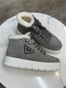 {{productViewItem.photos[photoViewList.activeNavIndex].Alt || productViewItem.photos[photoViewList.activeNavIndex].Description || 'Ботинки PRADA'}}