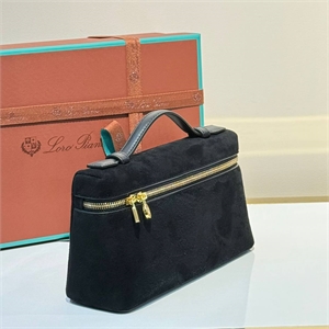 {{productViewItem.photos[photoViewList.activeNavIndex].Alt || productViewItem.photos[photoViewList.activeNavIndex].Description || 'Сумка LORO PIANA'}}