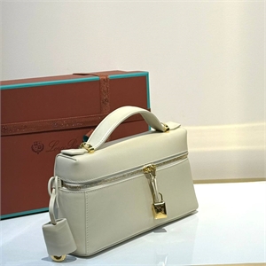 {{productViewItem.photos[photoViewList.activeNavIndex].Alt || productViewItem.photos[photoViewList.activeNavIndex].Description || 'Сумка LORO PIANA'}}