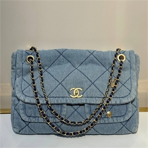 {{productViewItem.photos[photoViewList.activeNavIndex].Alt || productViewItem.photos[photoViewList.activeNavIndex].Description || 'Сумка CHANEL'}}