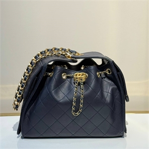 {{productViewItem.photos[photoViewList.activeNavIndex].Alt || productViewItem.photos[photoViewList.activeNavIndex].Description || 'Сумка CHANEL'}}