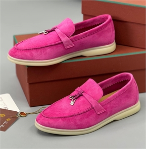 {{productViewItem.photos[photoViewList.activeNavIndex].Alt || productViewItem.photos[photoViewList.activeNavIndex].Description || 'Лоферы LORO PIANA'}}