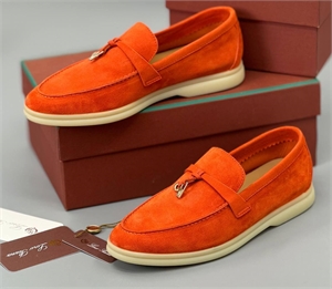 {{productViewItem.photos[photoViewList.activeNavIndex].Alt || productViewItem.photos[photoViewList.activeNavIndex].Description || 'Лоферы LORO PIANA'}}