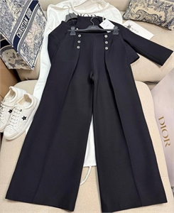 {{productViewItem.photos[photoViewList.activeNavIndex].Alt || productViewItem.photos[photoViewList.activeNavIndex].Description || 'Брюки DIOR'}}