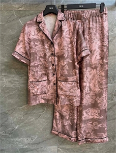 {{productViewItem.photos[photoViewList.activeNavIndex].Alt || productViewItem.photos[photoViewList.activeNavIndex].Description || 'Костюм DIOR'}}