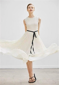 {{productViewItem.photos[photoViewList.activeNavIndex].Alt || productViewItem.photos[photoViewList.activeNavIndex].Description || 'Платье DIOR'}}