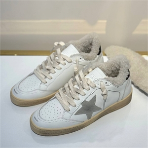 {{productViewItem.photos[photoViewList.activeNavIndex].Alt || productViewItem.photos[photoViewList.activeNavIndex].Description || 'Кроссовки GOLDEN GOOSE'}}