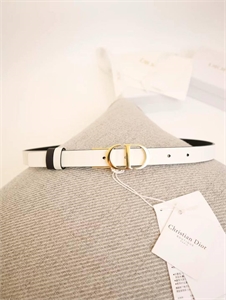 {{productViewItem.photos[photoViewList.activeNavIndex].Alt || productViewItem.photos[photoViewList.activeNavIndex].Description || 'Ремень DIOR'}}