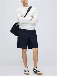 {{productViewItem.photos[photoViewList.activeNavIndex].Alt || productViewItem.photos[photoViewList.activeNavIndex].Description || 'Лонгслив BC'}}