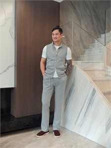 {{productViewItem.photos[photoViewList.activeNavIndex].Alt || productViewItem.photos[photoViewList.activeNavIndex].Description || 'Костюм BC'}}