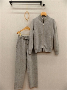 {{productViewItem.photos[photoViewList.activeNavIndex].Alt || productViewItem.photos[photoViewList.activeNavIndex].Description || 'Костюм LP'}}