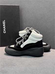 {{productViewItem.photos[photoViewList.activeNavIndex].Alt || productViewItem.photos[photoViewList.activeNavIndex].Description || 'Ботинки CHANEL'}}