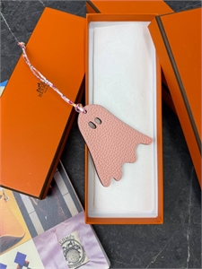 {{productViewItem.photos[photoViewList.activeNavIndex].Alt || productViewItem.photos[photoViewList.activeNavIndex].Description || 'Брелок HERMES'}}