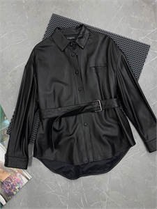 {{productViewItem.photos[photoViewList.activeNavIndex].Alt || productViewItem.photos[photoViewList.activeNavIndex].Description || 'Рубашка BALENCIAGA'}}