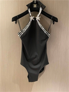 {{productViewItem.photos[photoViewList.activeNavIndex].Alt || productViewItem.photos[photoViewList.activeNavIndex].Description || 'Купальник CHANEL'}}