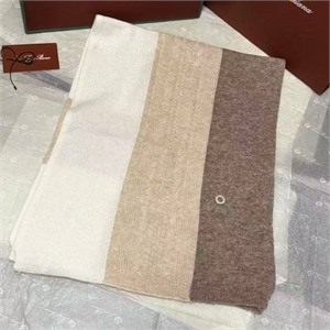 {{productViewItem.photos[photoViewList.activeNavIndex].Alt || productViewItem.photos[photoViewList.activeNavIndex].Description || 'Шарф LORO PIANA'}}