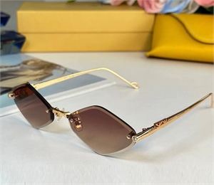 {{productViewItem.photos[photoViewList.activeNavIndex].Alt || productViewItem.photos[photoViewList.activeNavIndex].Description || 'Очки LOEWE'}}