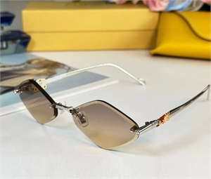 {{productViewItem.photos[photoViewList.activeNavIndex].Alt || productViewItem.photos[photoViewList.activeNavIndex].Description || 'Очки LOEWE'}}