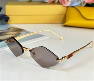 {{productViewItem.photos[photoViewList.activeNavIndex].Alt || productViewItem.photos[photoViewList.activeNavIndex].Description || 'Очки LOEWE'}}