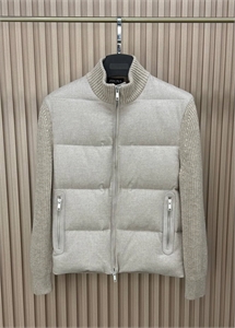 {{productViewItem.photos[photoViewList.activeNavIndex].Alt || productViewItem.photos[photoViewList.activeNavIndex].Description || 'кардиган ZEGNA'}}