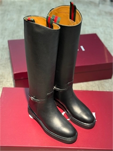 {{productViewItem.photos[photoViewList.activeNavIndex].Alt || productViewItem.photos[photoViewList.activeNavIndex].Description || 'Сапоги GUCCI'}}