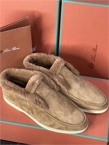 {{productViewItem.photos[photoViewList.activeNavIndex].Alt || productViewItem.photos[photoViewList.activeNavIndex].Description || 'Лоферы LORO PIANA На меху'}}