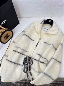 {{productViewItem.photos[photoViewList.activeNavIndex].Alt || productViewItem.photos[photoViewList.activeNavIndex].Description || 'Кардиган CHANEL'}}