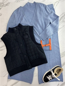 {{productViewItem.photos[photoViewList.activeNavIndex].Alt || productViewItem.photos[photoViewList.activeNavIndex].Description || 'Костюм HERMES'}}