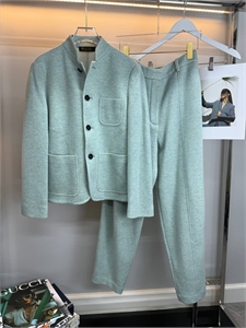 {{productViewItem.photos[photoViewList.activeNavIndex].Alt || productViewItem.photos[photoViewList.activeNavIndex].Description || 'Костюм LORO PIANA'}}