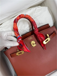 {{productViewItem.photos[photoViewList.activeNavIndex].Alt || productViewItem.photos[photoViewList.activeNavIndex].Description || 'Твилли HERMES'}}