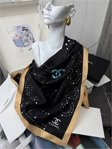 {{productViewItem.photos[photoViewList.activeNavIndex].Alt || productViewItem.photos[photoViewList.activeNavIndex].Description || 'Платок CHANEL'}}